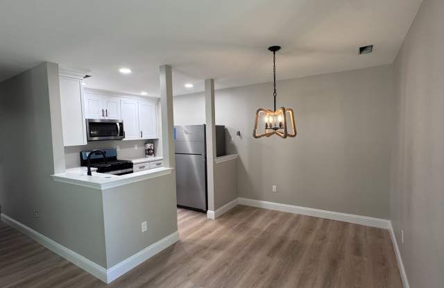 1403 Squirrel Road photos photos