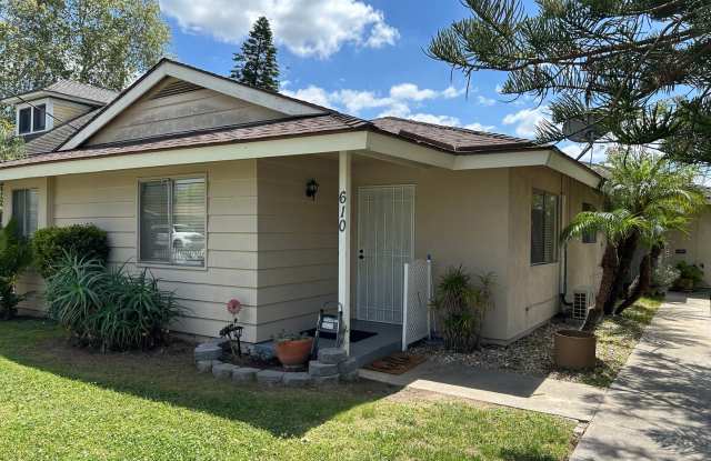 Adorable 2 Bed 1 Bath Duplex Unit in Orange Near Old Towne Orange photos photos