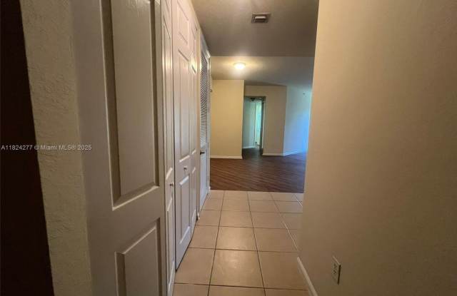 3500 Oaks Clubhouse Drive 207, Pompano Beach, FL 33069 Gallery 4