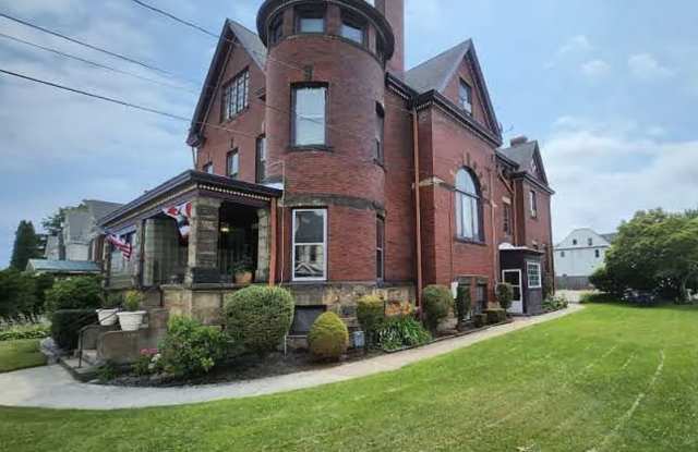 553 West 8th Street - 3 photos photos