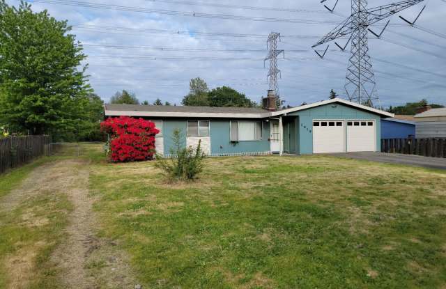 NE Tacoma "Retro" Rambler home - 3 bedroom plus den with 1 bathroom, 2 car garage, AC units - Available NOW photos photos
