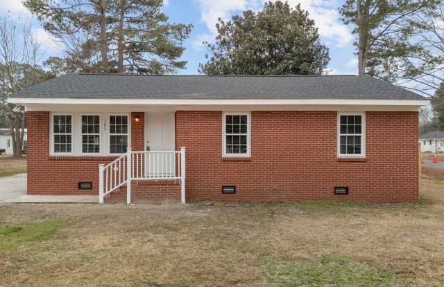 Cozy 3-Bedroom Ranch with Spacious Yard in Smithfield photos photos