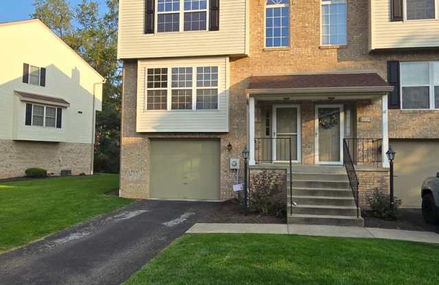 Spacious 3-bedroom Gibsonia townhome - 3084 Meadowbrook Court, Allegheny County, PA 15044
