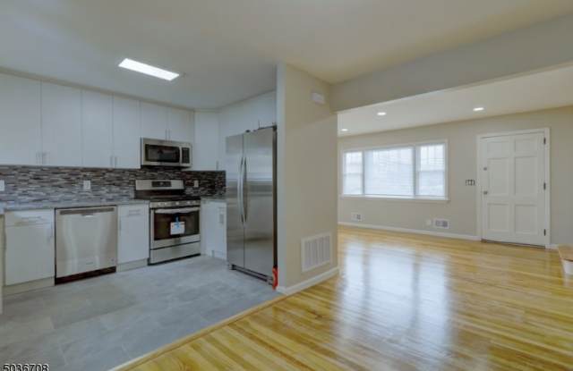 54 Patricia Pl Gallery 3