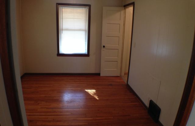 Nice 2 bed 1 bath Ready for Move In! photos photos