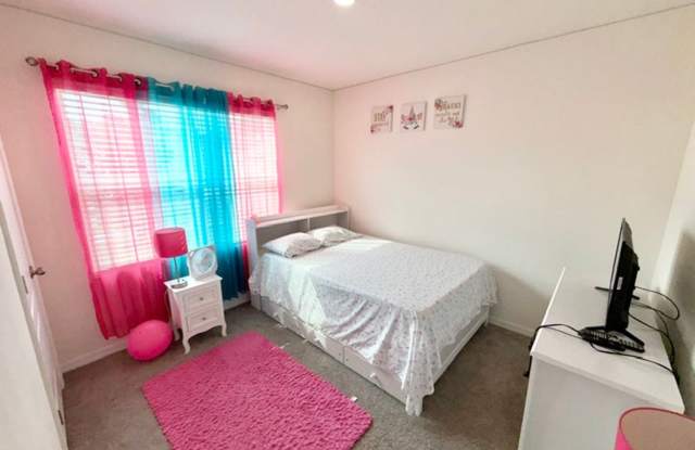 Sanford - 4 Bedroom, 2 Bathroom - $2,695.00 Gallery 4