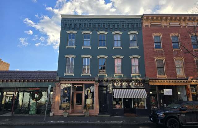 33 Main Street unit: 3 photos photos