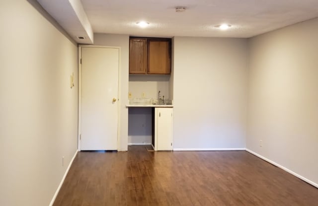 17612 Ne 30th Pl - 17612 Northeast 30th Place, Redmond, WA 98052