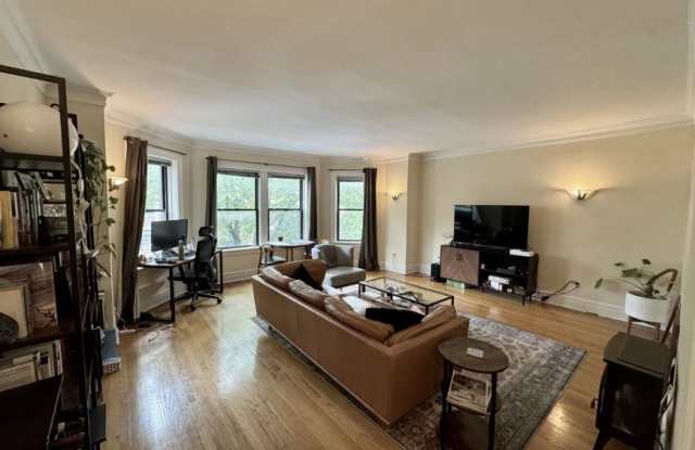 621 West Surf St. photos photos