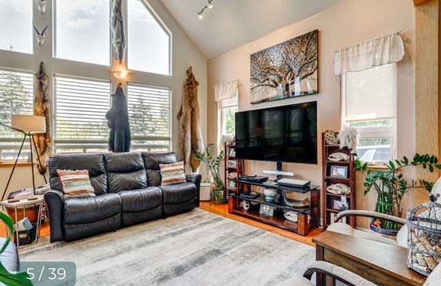 4264 South Alexa Circle Gallery 4