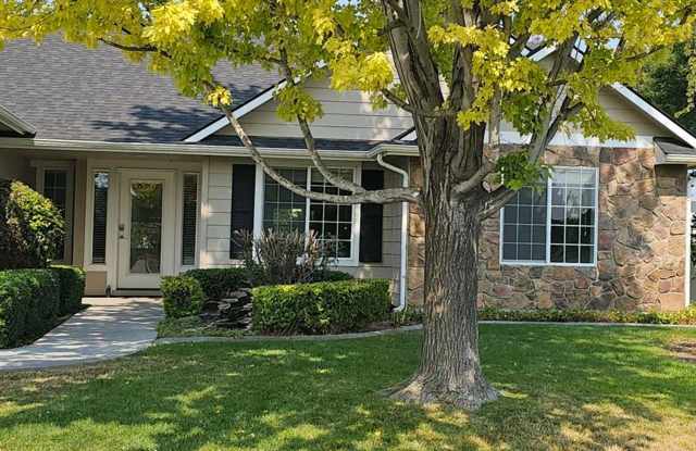 Great 4 bedroom plus bonus room - 4118 East Chesapeake Drive, Nampa, ID 83686