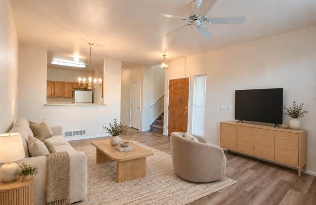 Beautiful Townhouse in Stetson Hills! Gallery 3