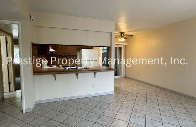 Cozy Townhouse with Bike trails, Screened in Porch and More! Gallery 3