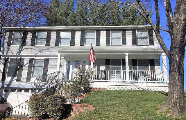 15393 Autumn Lane - 15393 Autumn Lane, Montclair, VA 22025