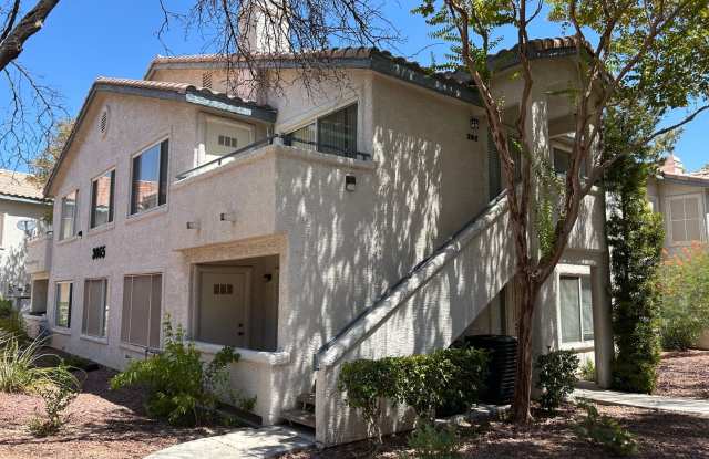 1ST FLOOR CONDO UNIT 3 BEDROOM / 2.5 BATHROOMS LOCATED IN A GATED COMMUNITY! photos photos
