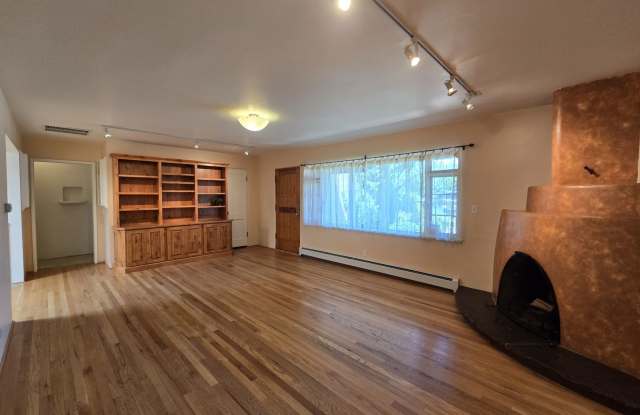 1570 Don Gaspar Ave photos photos