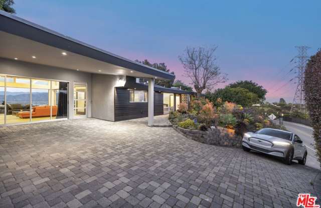 7275 Mulholland Dr photos photos