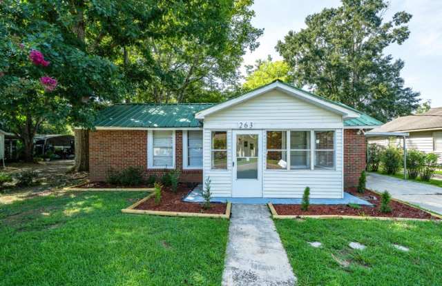 Bright & Spacious 3-Bedroom Retreat Gallery 1