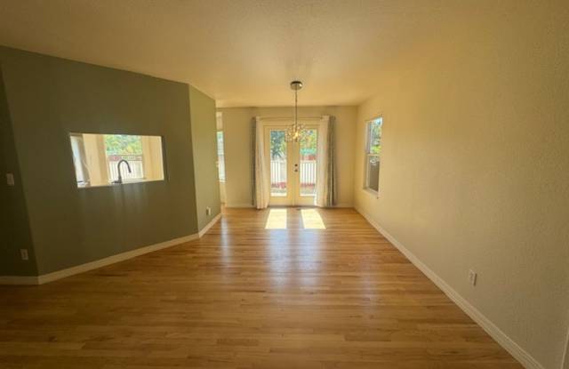 Spacious 3-Bedroom, 3-Bath Home with Open-Space Views & Attached Garage Gallery 4