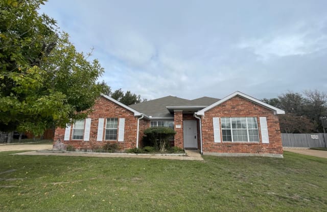 3010 Sundown Ln - 3010 Sundown Lane, Copperas Cove, TX 76522