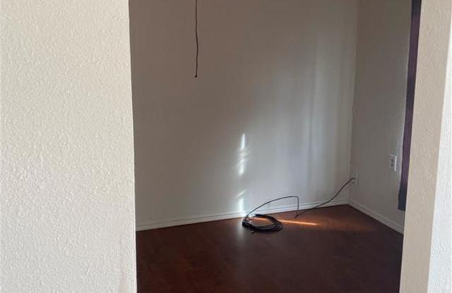 307 W. 3rd St. St Gallery 4