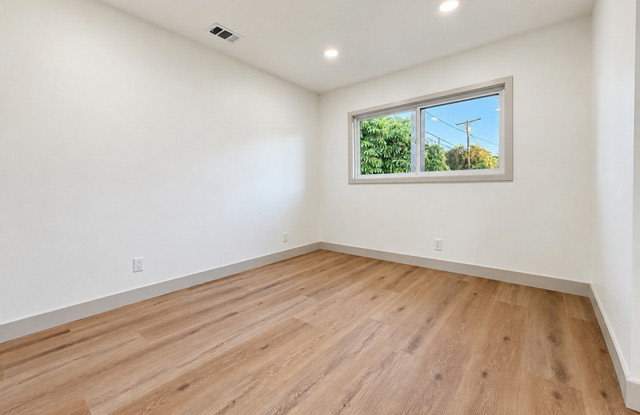 1191 East Claiborne Drive Gallery 4
