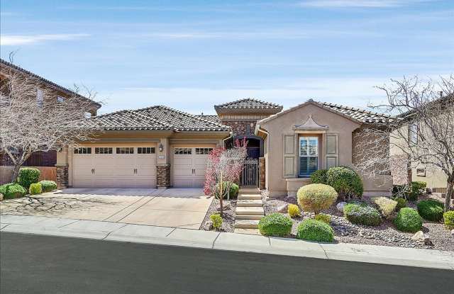 Stunning 1-story home in the prestigious Club at Madeira Canyon guard gated community! photos photos