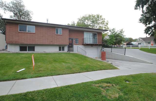 Charming Home Near USU!  810 North 600 East Logan, Ut photos photos