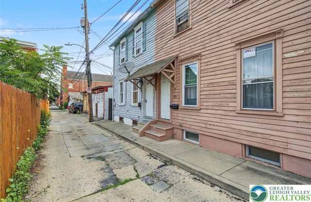 507 N Refwal Street Gallery 3