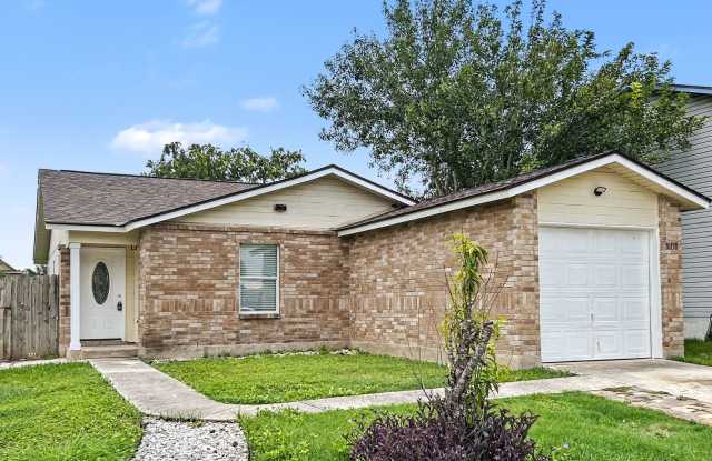 Remodeled Far West-Side Home with Spacious Backyard Gallery 1