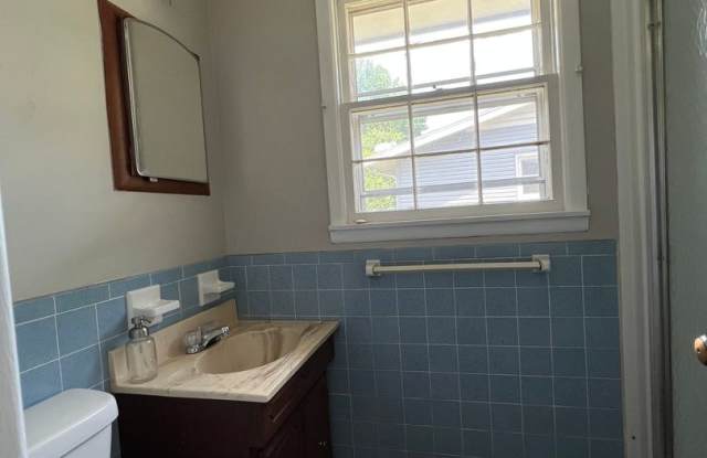 Available Now Large 2 bedroom 2 bath 2 car garage home - 725 North Lone Pine Avenue, Springfield, MO 65802