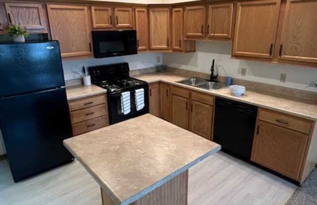 Quiet Neighborhood - Troy, OH (2 Bedroom Ranch Condo with Attached Garage) Gallery 3