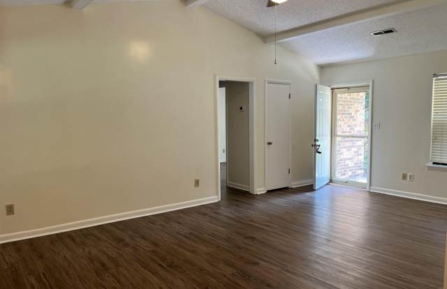 9718 Wallwood Drive Gallery 2