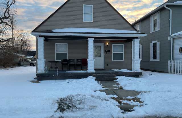 Welcome home to this fresh, and move-in ready beauty at 229 N Richland St! photos photos