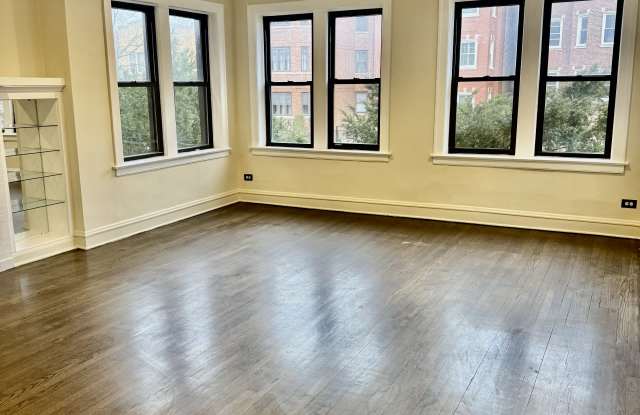 7952 S Champlain Ave photos photos