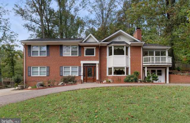 6421 WOODVILLE Drive Gallery 2