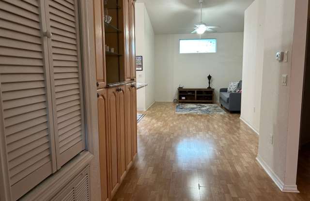 Executive 2 bedroom/ 2 bath condo Gallery 4