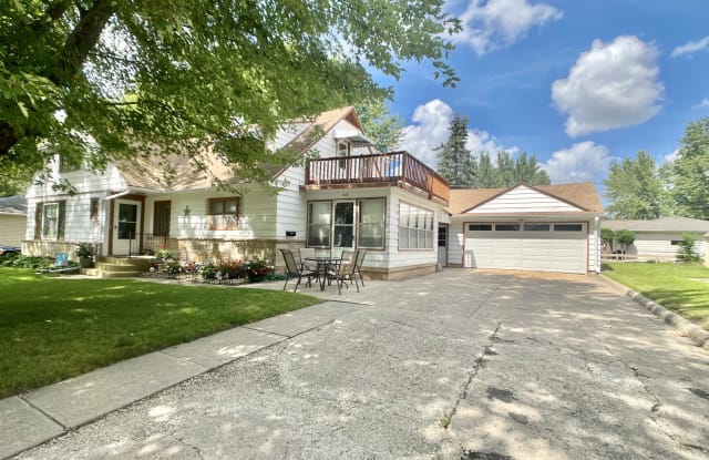 413 Hawthorne - 413 East Hawthorne Street, Albert Lea, MN 56007