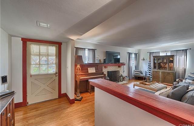 1527 W Chanticleer Road Gallery 2