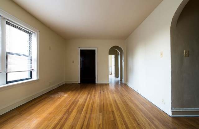 1514 W 77th photos photos