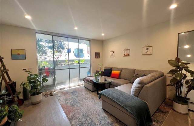 622 Westmount Dr Gallery 3