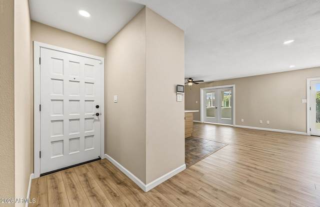 FULLY REMODELED 4 bedroom, 2 bath in Phoenix! Gallery 3