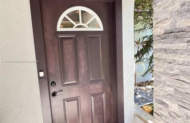 511 N 70th Way photos photos