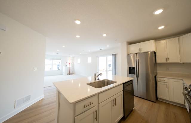 15004 Ahena Curve Gallery 2