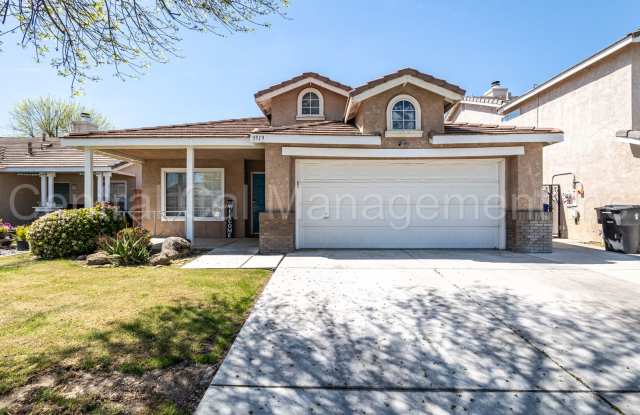 4 Bedroom/2 Bath Home with Solar in the Southwest - $2495 per month! Gallery 1