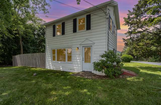 1645 Roundtop Road photos photos