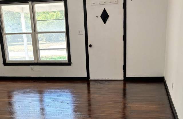 1909 N Independence Ave Gallery 4