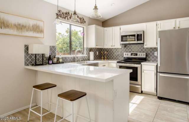 6533 E Grandview Drive Gallery 4