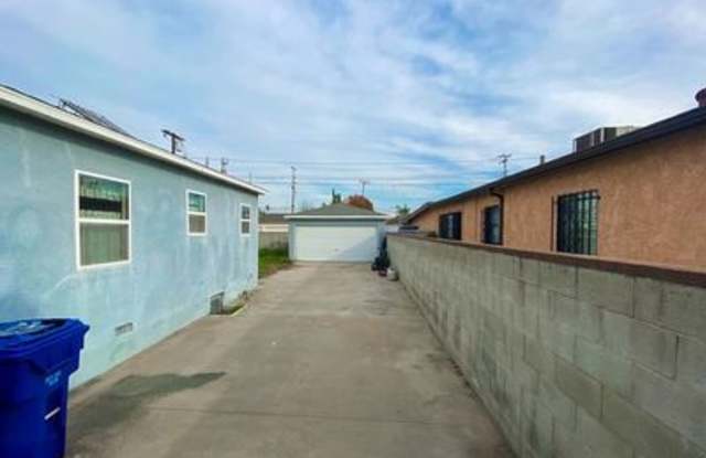 6612 Saloma Ave Gallery 3