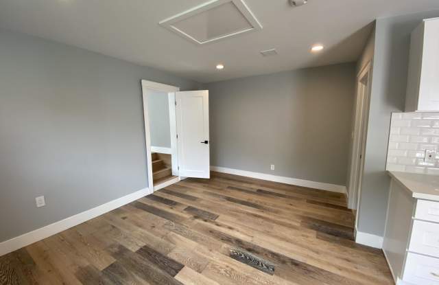 6208 Burwood Avenue Gallery 3